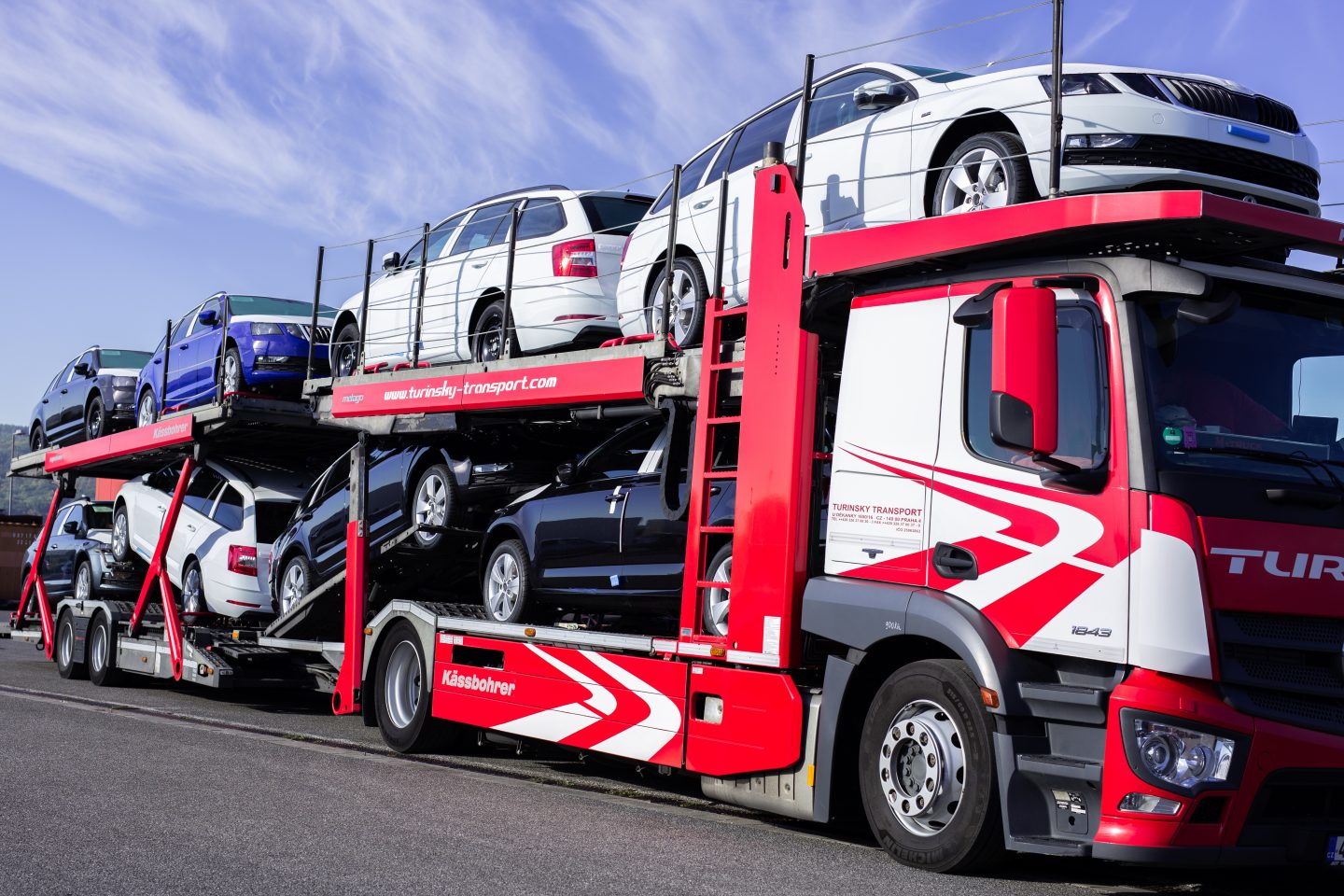 truck-skoda-transport-loading-1440x960